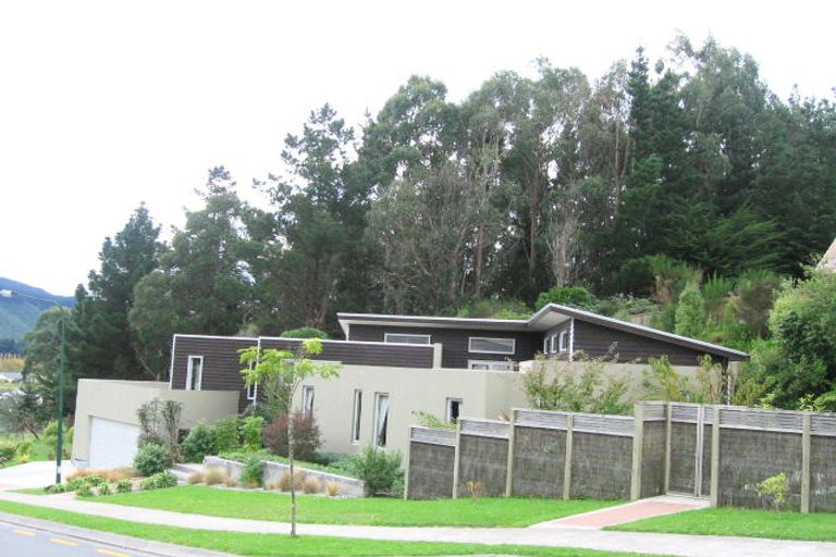 Photo of property in 3 Sylvan Way, Silverstream, Upper Hutt, 5019