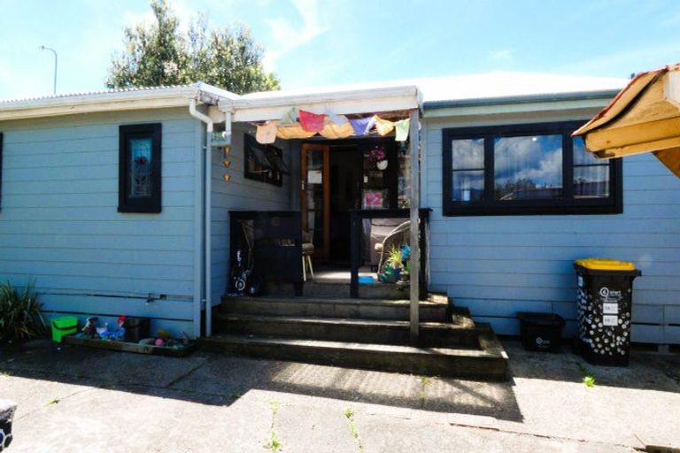 Photo of property in 58 Brougham Street, Westport, 7825