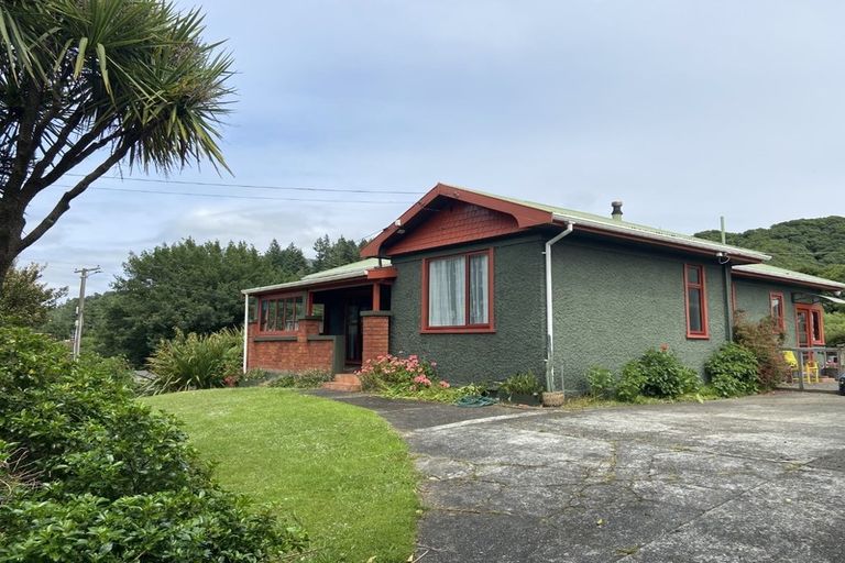 Photo of property in 56 Hampden Street, Picton, 7220