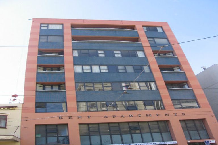 Photo of property in 16 Kent Terrace, Mount Victoria, Wellington, 6011