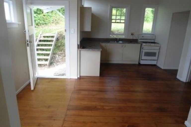 Photo of property in 76a Kelburn Parade, Kelburn, Wellington, 6012