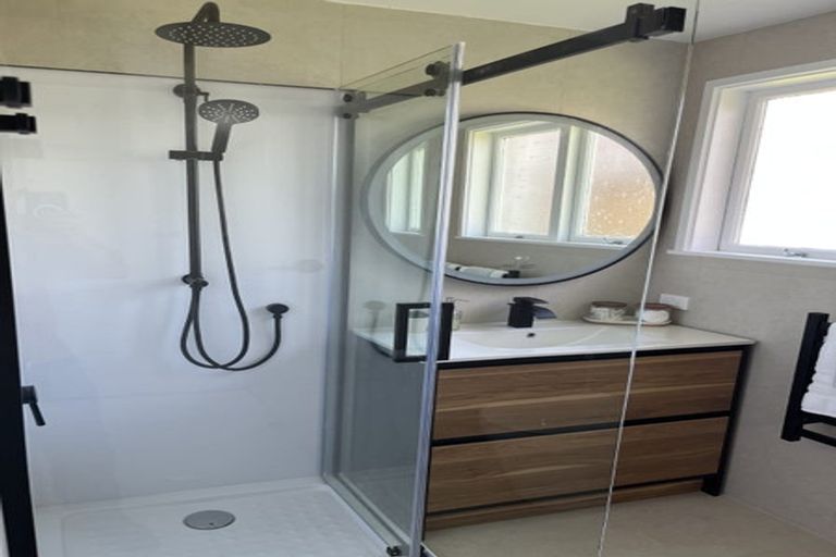 Photo of property in 2/134 Edmonton Road, Te Atatu South, Auckland, 0610