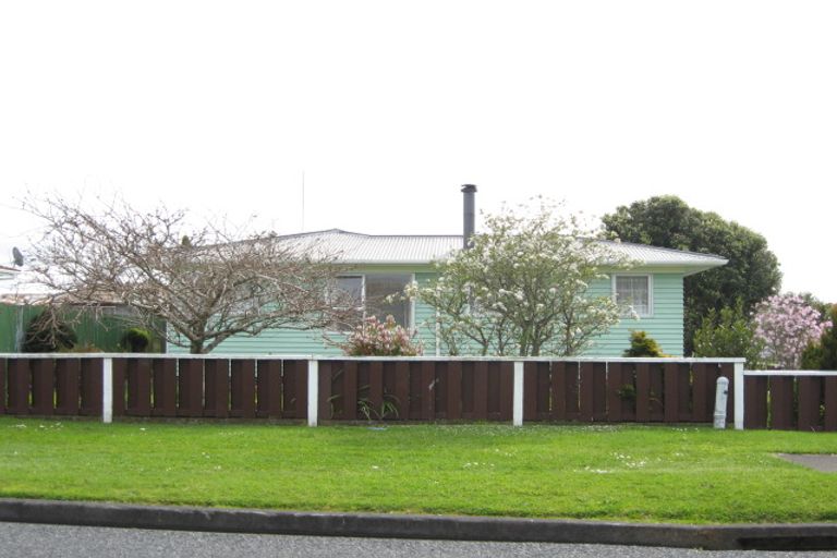 Photo of property in 10 Kahikatea Street, Inglewood, 4330