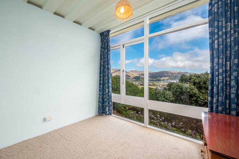 Photo of property in 76 Cannon Hill Crescent, Mount Pleasant, Christchurch, 8081