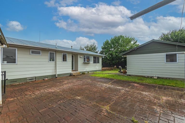 Photo of property in 32 Cumberland Place, Kelvin Grove, Palmerston North, 4414