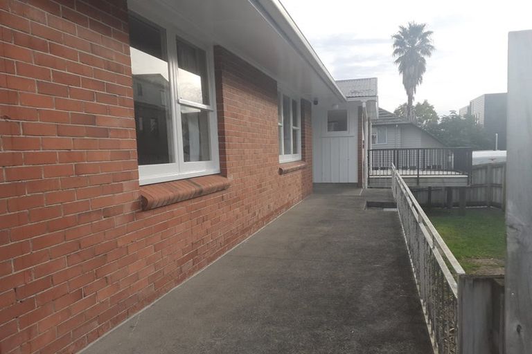 Photo of property in 13 Lewis Road, Pakuranga, Auckland, 2010