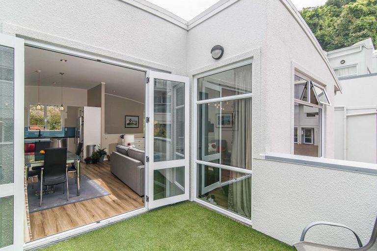 Photo of property in Fernhill Flats, 2/324 The Terrace, Te Aro, Wellington, 6011