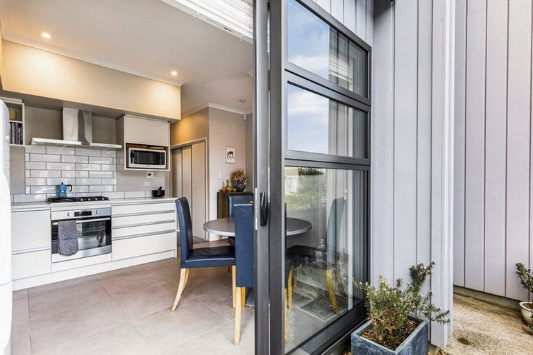 Photo of property in 11 Wai Place, Westgate, Auckland, 0614