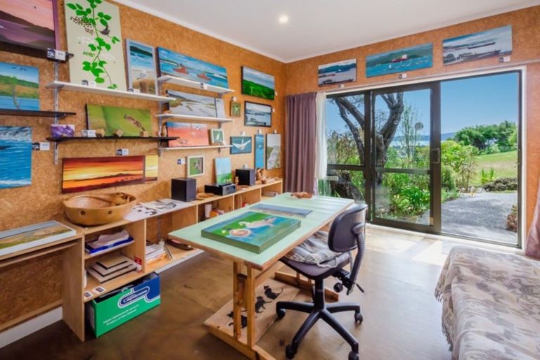 Photo of property in 2 Ocean Vista Lane, Paraparaumu, 5032