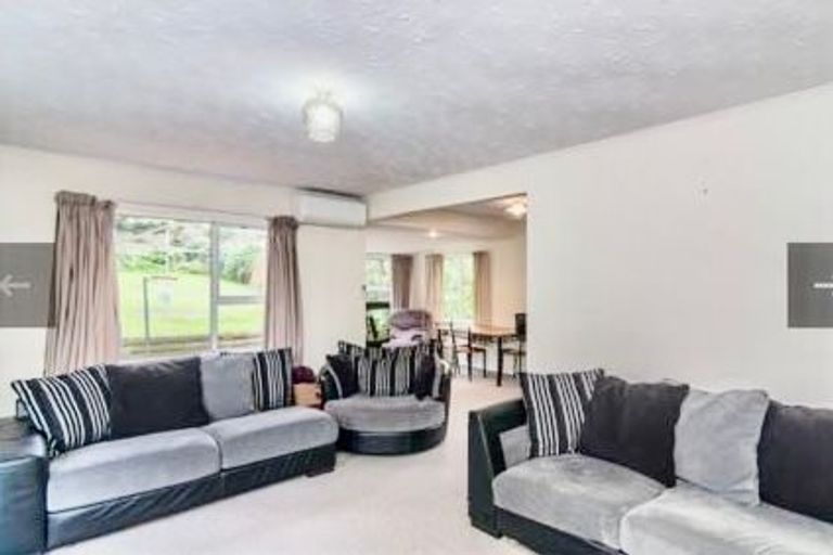 Photo of property in 1 Wakefield Terrace, Tawa, Wellington, 5028