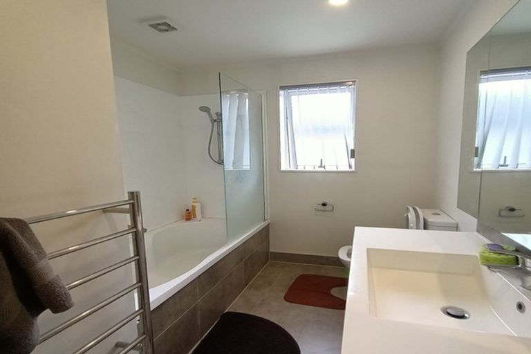 Photo of property in 71 Grove Road, Papakura, 2110