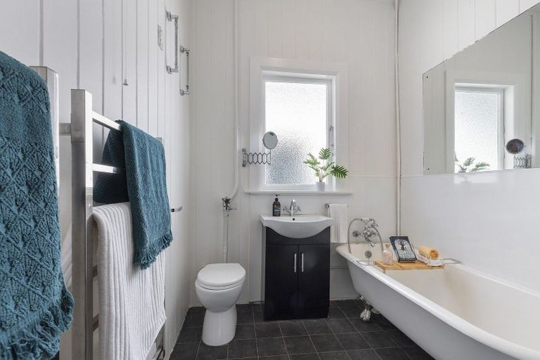 Photo of property in 2 Hataitai Road, Hataitai, Wellington, 6021