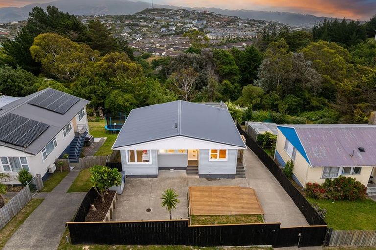 Photo of property in 16 Sasanof View, Ascot Park, Porirua, 5024