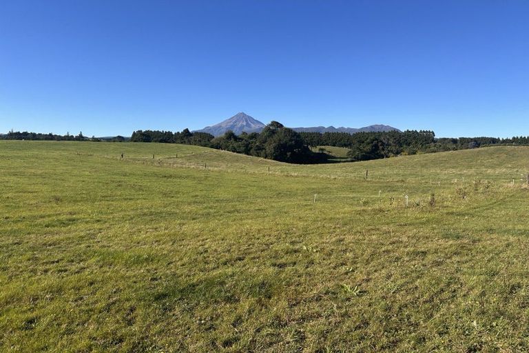 Photo of property in 869 Carrington Road, Hurworth, New Plymouth, 4371