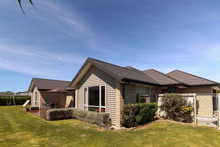 Photo of property in 14 Chestnut Place, Rangiora, 7400