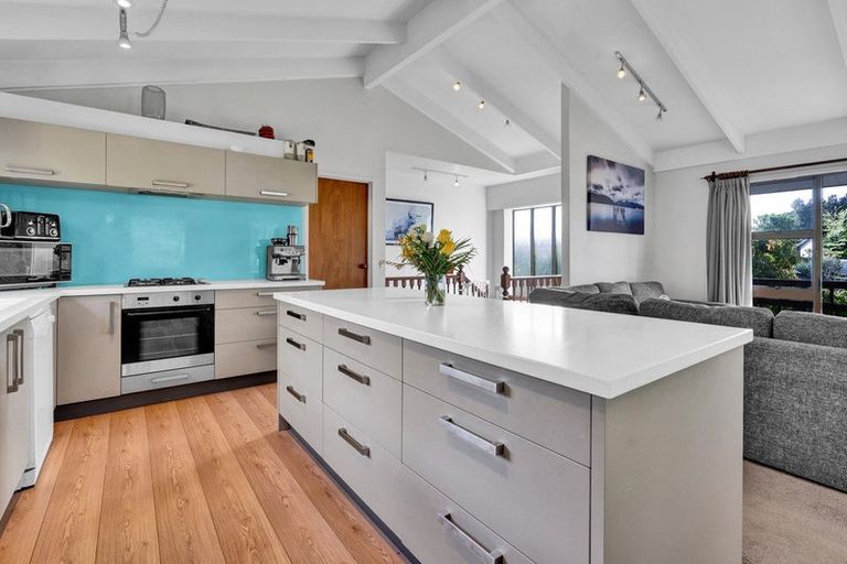 Photo of property in 6 Winstone Place, Highlands Park, New Plymouth, 4312