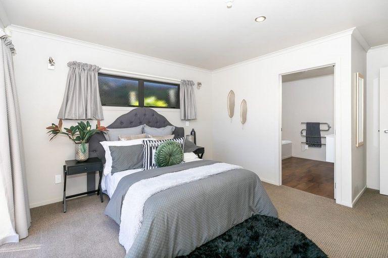 Photo of property in 24 Pointon Glade, Grandview Heights, Hamilton, 3200