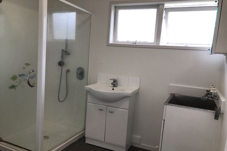 Photo of property in 21a View Road, Henderson, Auckland, 0612