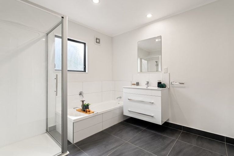 Photo of property in 7 Joseph Banks Drive, Whitby, Porirua, 5024