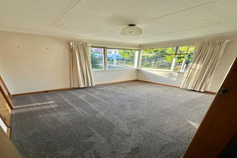 Photo of property in 16 Waldron Crescent, Green Island, Dunedin, 9018