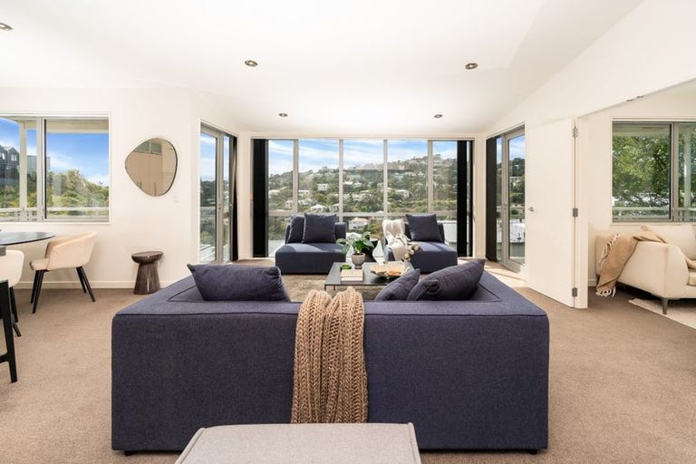 Photo of property in 58 Tiketike Way, Brooklyn, Wellington, 6021