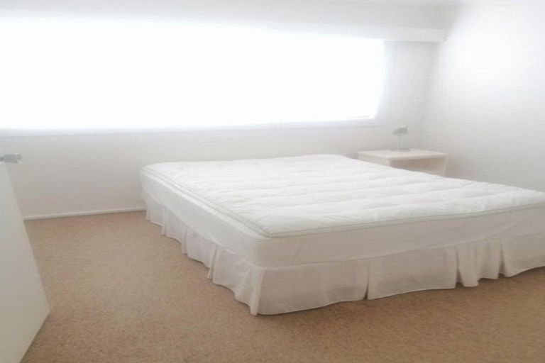 Photo of property in 1/613 Glenfield Road, Totara Vale, Auckland, 0629