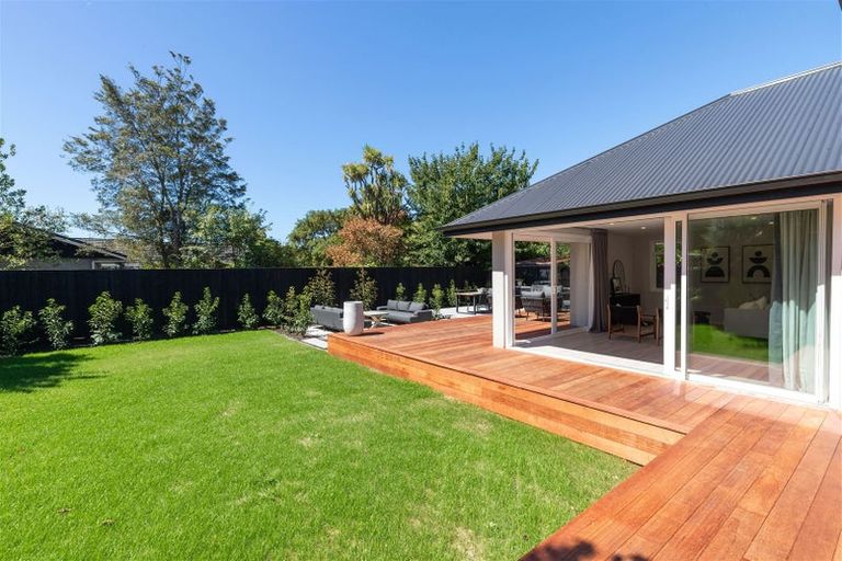 Photo of property in 112 Hamilton Avenue, Ilam, Christchurch, 8041