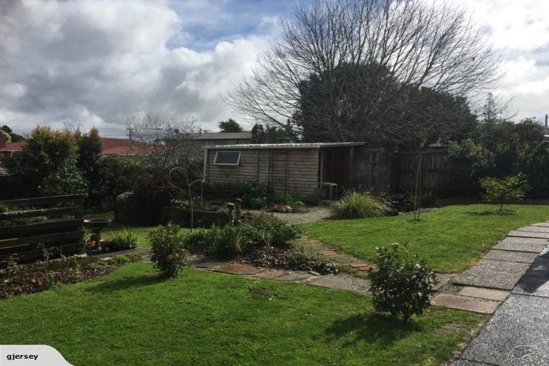 Photo of property in 10 Helga Crescent, Te Atatu Peninsula, Auckland, 0610
