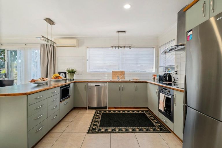 Photo of property in 8 Kamahi Place, Pukehangi, Rotorua, 3015