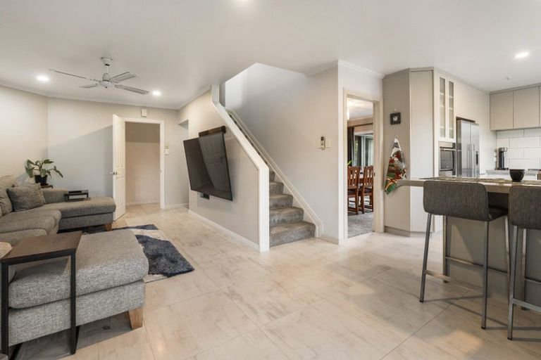 Photo of property in 58 Marina View Drive, West Harbour, Auckland, 0618