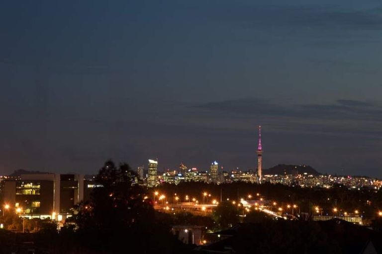 Photo of property in 12 Currey Crescent, Milford, Auckland, 0620