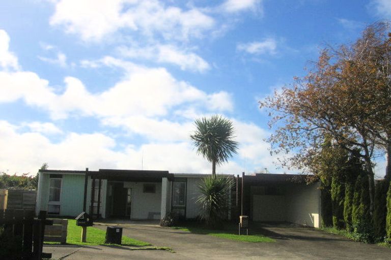 Photo of property in 10 Westmere Place, Takaro, Palmerston North, 4412