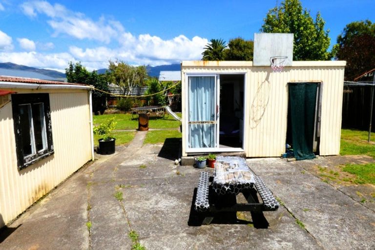 Photo of property in 58 Brougham Street, Westport, 7825