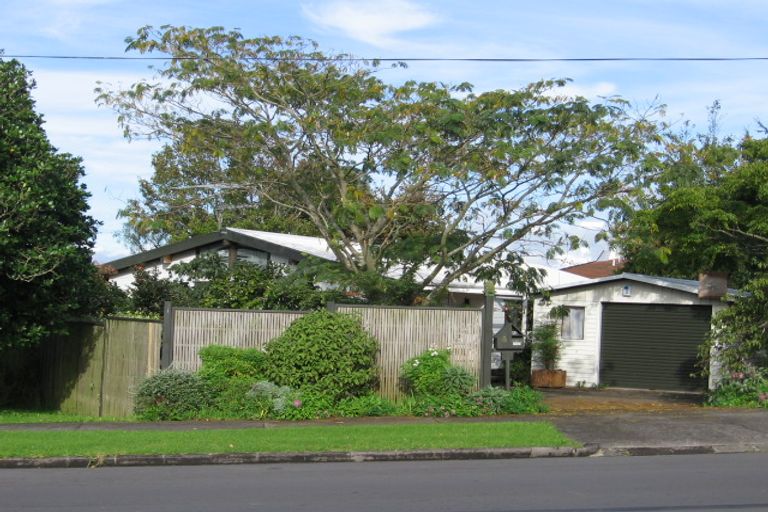 Photo of property in 8 Bradbury Road, Botany Downs, Auckland, 2010