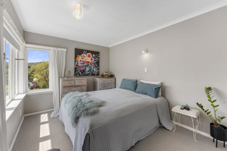 Photo of property in 33 Jocelyn Crescent, Pinehaven, Upper Hutt, 5019