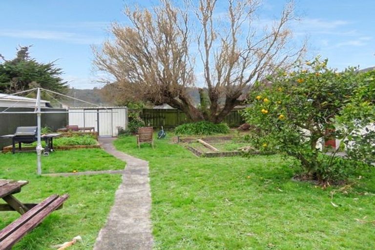 Photo of property in 114 Reynolds Street, Taita, Lower Hutt, 5011
