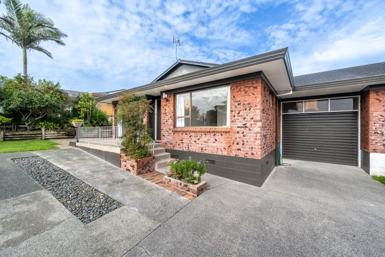 Photo of property in 2/29 Rapallo Place, Farm Cove, Auckland, 2012