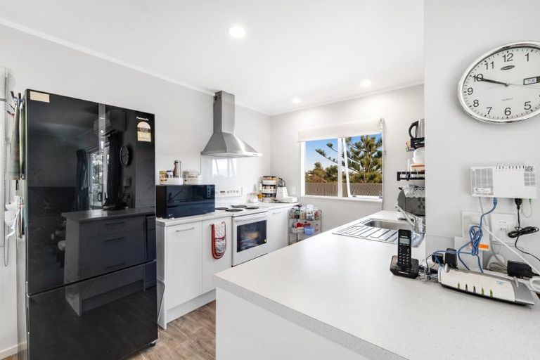 Photo of property in 11 Evelyn Road, Cockle Bay, Auckland, 2014