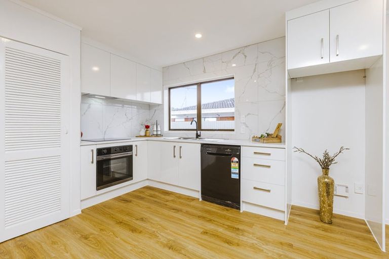 Photo of property in 2b Roys Road, Weymouth, Auckland, 2103