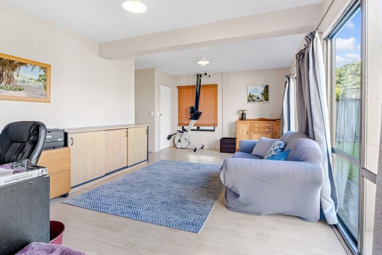 Photo of property in 3 Hattaway Avenue, Bucklands Beach, Auckland, 2012