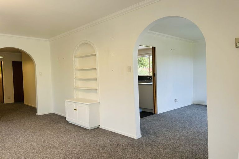 Photo of property in 28 Rewarewa Crescent, Waikanae, 5036