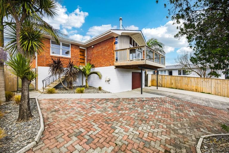 Photo of property in 99 Sunnyside Road, Sunnyvale, Auckland, 0612
