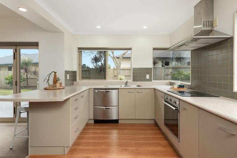 Photo of property in 30 Thebes Grove, Papamoa Beach, Papamoa, 3118