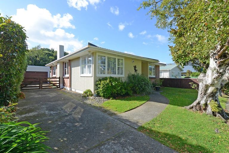 Photo of property in 18 Whirinaki Crescent, Heretaunga, Upper Hutt, 5018