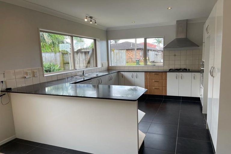 Photo of property in 19 Walter Haddrell Crescent, Flat Bush, Auckland, 2016