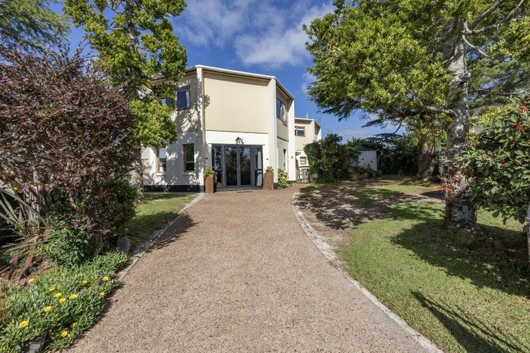 Photo of property in 119 Colwill Road, Massey, Auckland, 0614