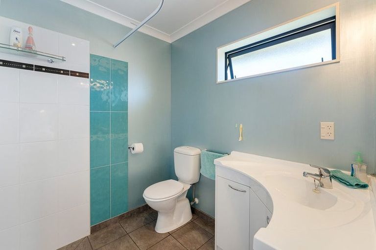 Photo of property in 4 Te Ropata Place, Waikanae Beach, Waikanae, 5036