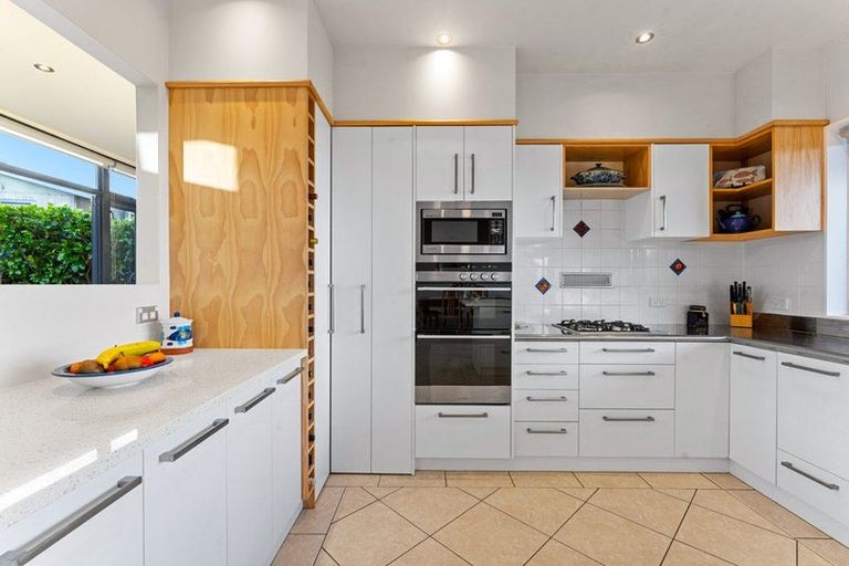 Photo of property in 68 Barrier View Road, Leigh, 0985