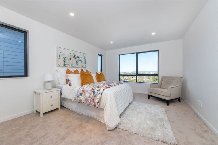 Photo of property in 7a Woodhouse Place, West Harbour, Auckland, 0618