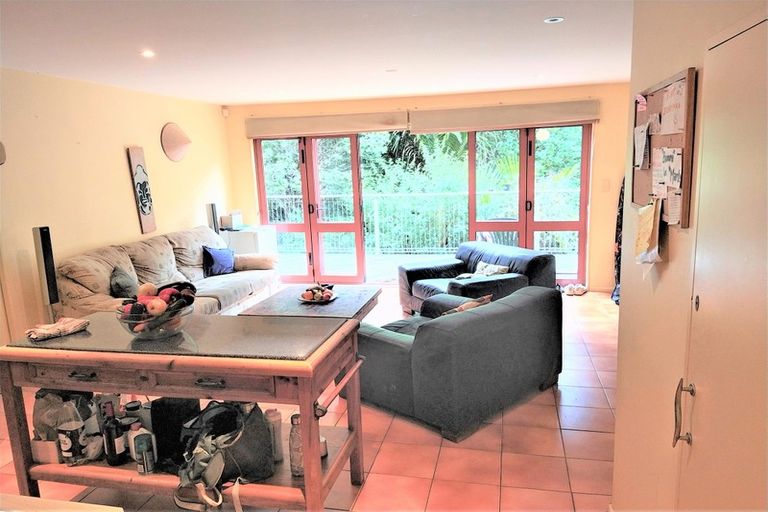 Photo of property in 22 Crescent Road East, Ostend, Waiheke Island, 1081